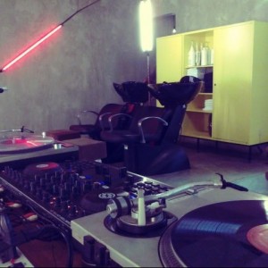 Marcelo Tavares - Happy Hour Deep Space Bob Salon